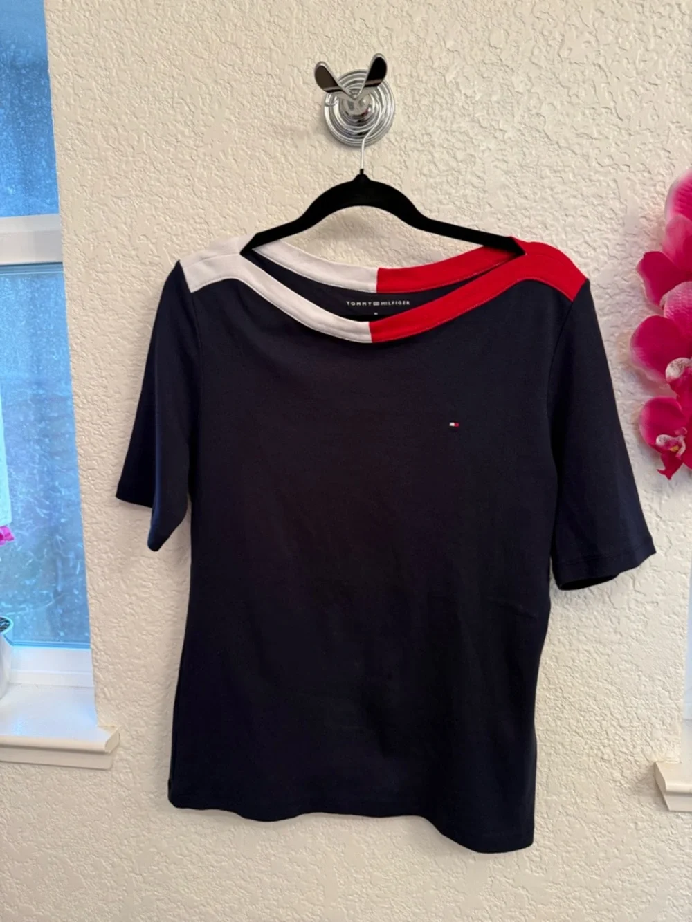 Tommy Hilfiger Navy Short-Sleeve Tee with Red & White Crew Neck Medium 💯% Cotton - Picture 6 of 16